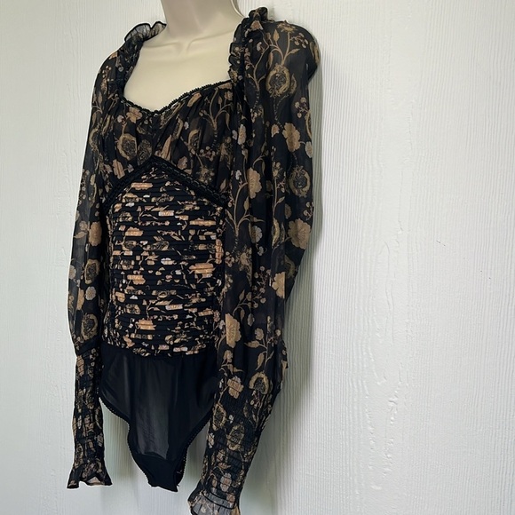 Free People - NWT Brunch Date  Floral Black Combo Ruffle Bodysuit Size Large - Picture 8 of 14